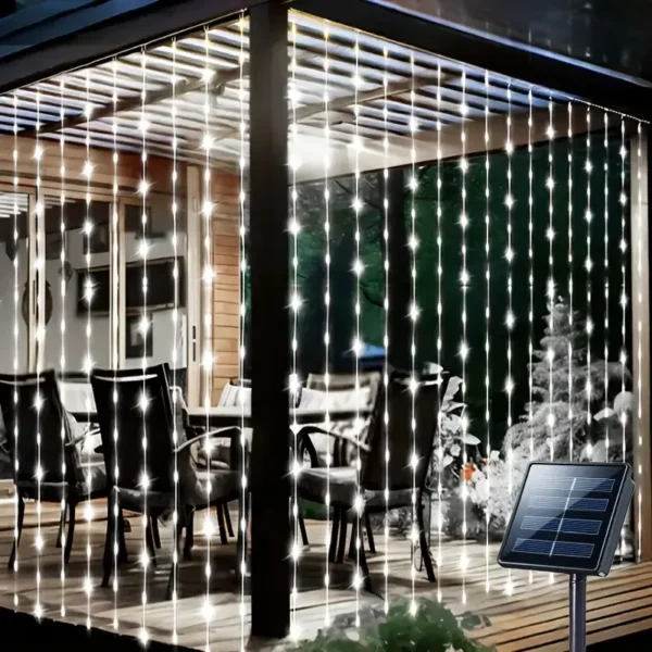 Solarne dekorativne bele sijalice 3x3m unose svečanu atmosferu i pružaju efektno i praktično osvetljenje