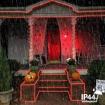 Spolja solarne crvene sijalice u crevu