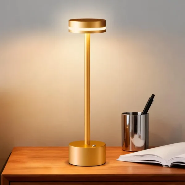 bezicna stona lampa zlatna
