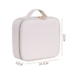 Zatvorena krem torba za šminku sa ručkom i oznakama dimenzija 22 × 24,5 × 10 cm